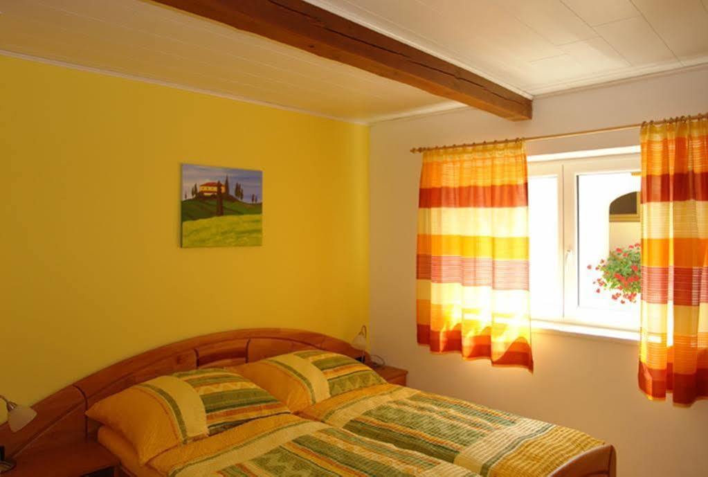 Winzerzimmer - Weingut Tinhof Eisenstadt Esterno foto